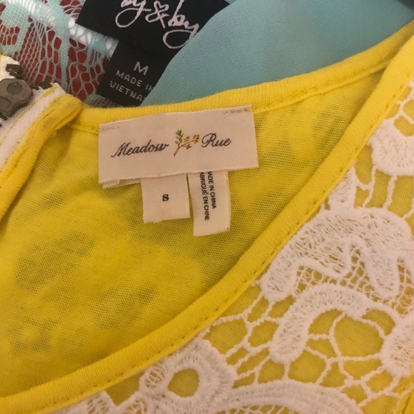✨PRICE DROP✨ Cute yellow and white Shirt - Picture 2 of 2